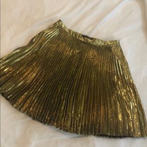 Gorgeous Elie Tahari gold pleated skirt Sz 4